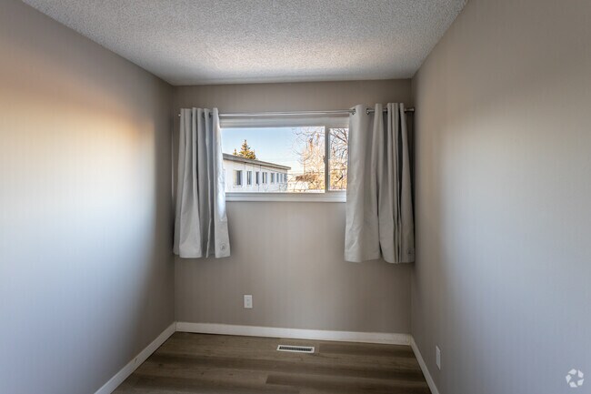 3BR, 1BA - 1,030SF -