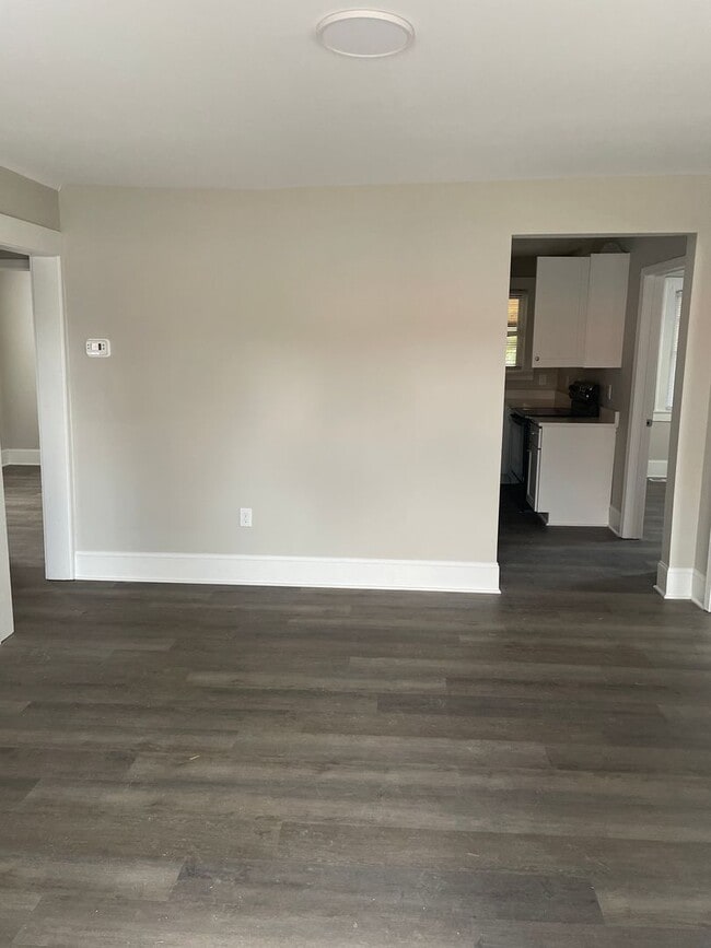 Photo - 635 W Northwest Blvd