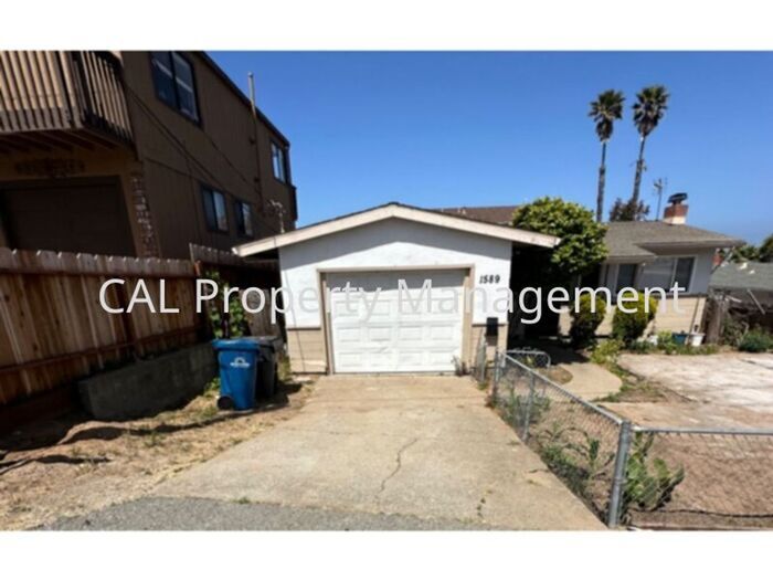 Three bedroom house in Seaside, CA - Three bedroom house in Seaside, CA