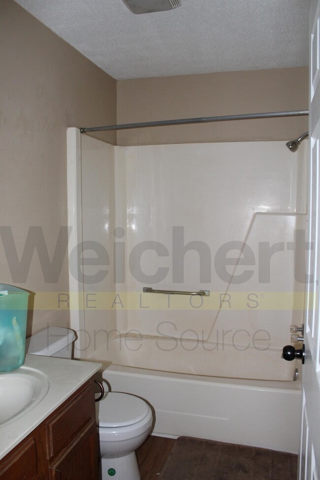 Photo - 604 N 13th St