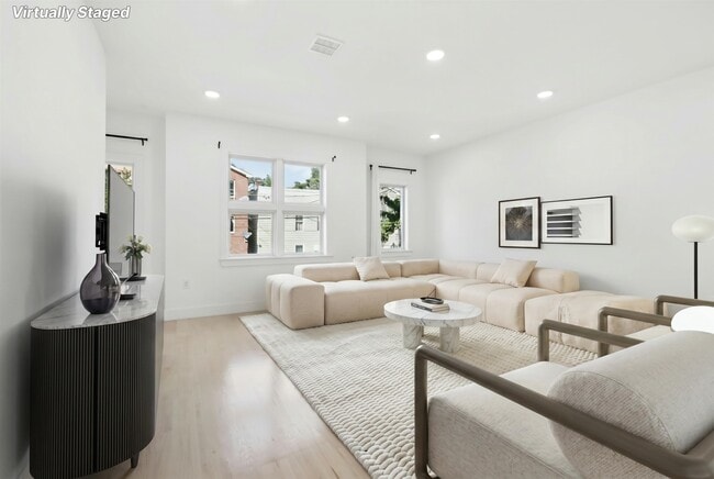 Building Photo - 131 Zabriskie St