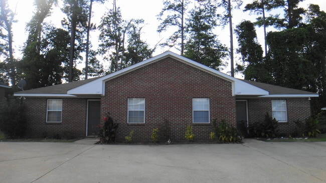 Building Photo - Duplex in Auburn!
