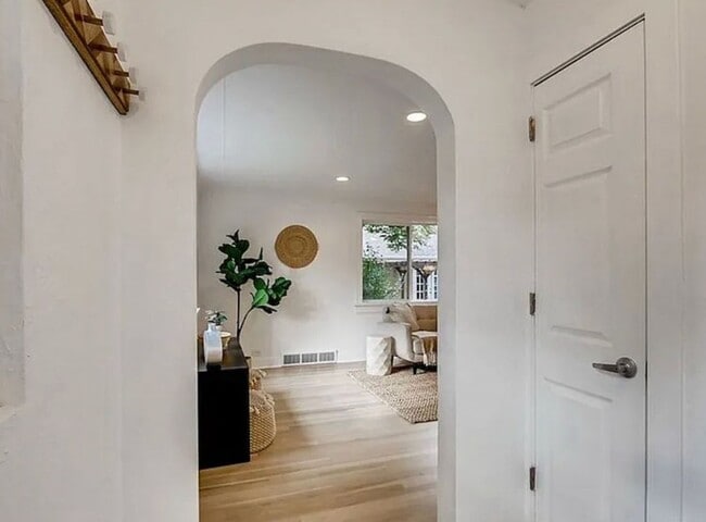 Photo - 740 Dahlia St