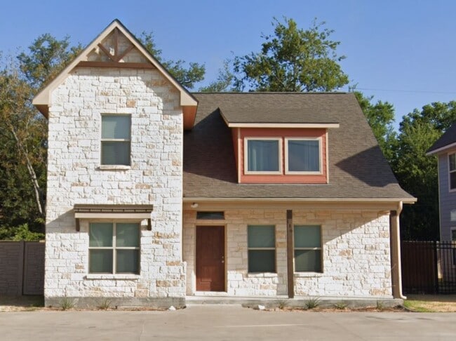 Photo - 124 Waverly Dr Townhome