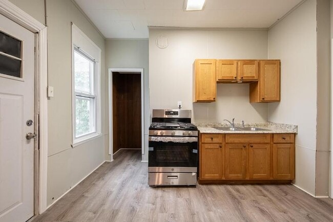 Photo - 140 5th Ave