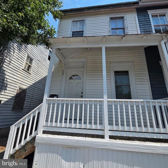 Photo - 104 Thompson St