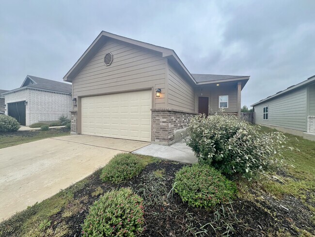 Photo - 596 Jennifer Wy