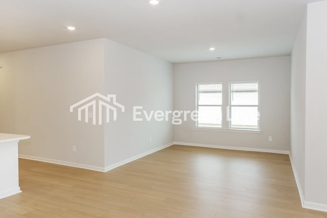 Photo - 105 Ashby Pond Dr