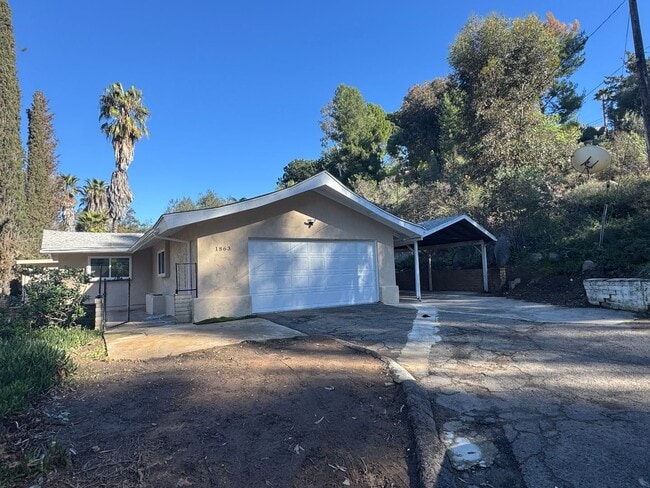 Building Photo - 3 Bedroom Home in Mt. Helix