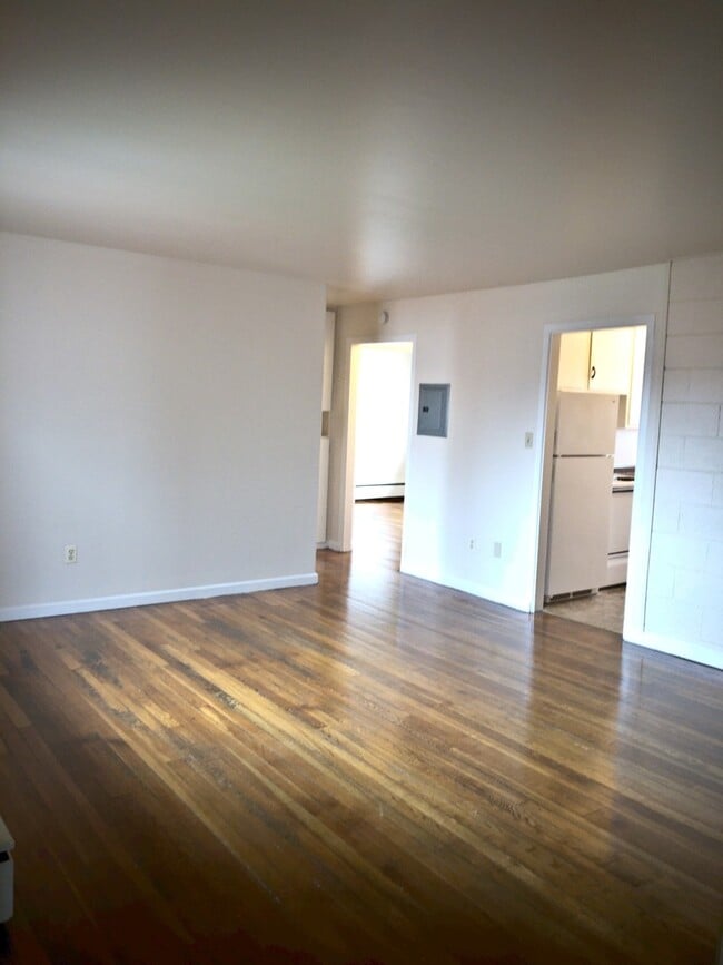 Photo - 50 - SAXONY COURT APARTMENTS