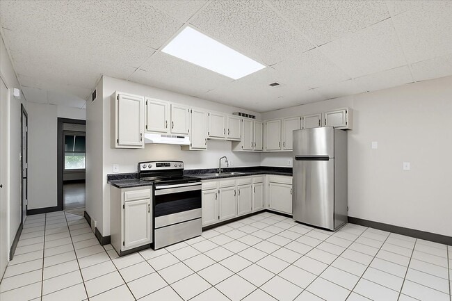 Building Photo - 113 S Saginaw St Unit A