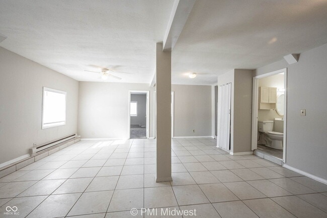 Photo - 4881 300W Unit 21