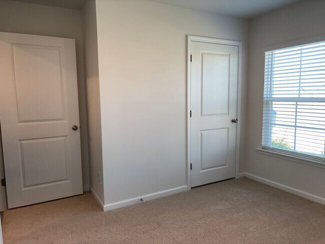 Photo - 4 Bedroom, 2 Bathroom House in Trinity!