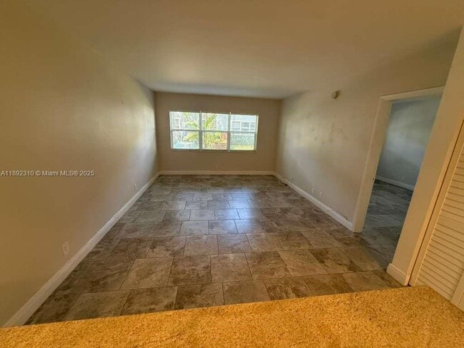 Building Photo - 280 S Cypress Rd Unit 303