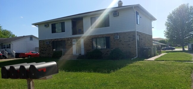 Building Photo - 2766 N Robinson Dr Unit #4