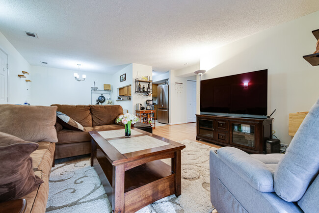 Living Room - 6927 Mary Caroline Cir Apartamentos Unidad #G