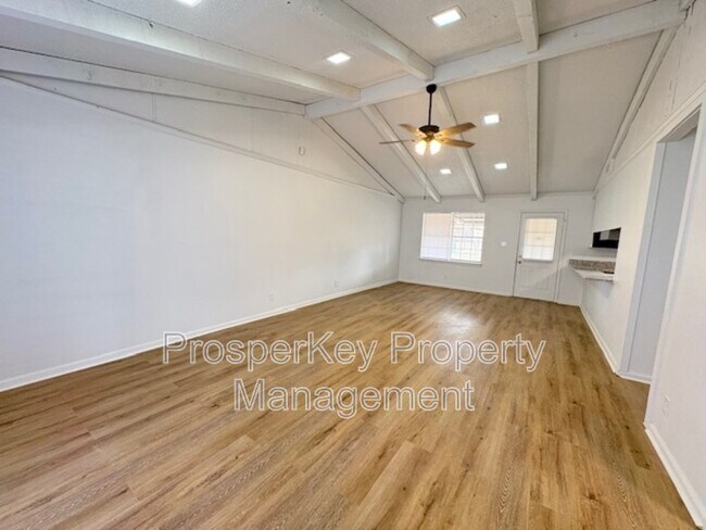 Photo - 3009 Montwood Ct