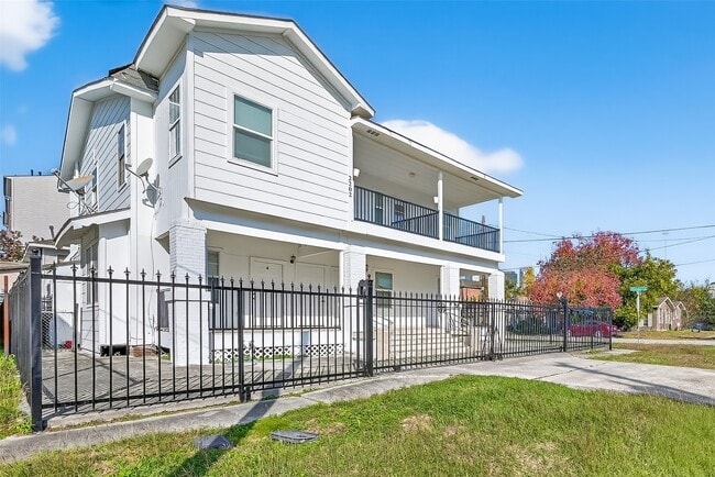 Photo - 2202 Hutchins St Unit A