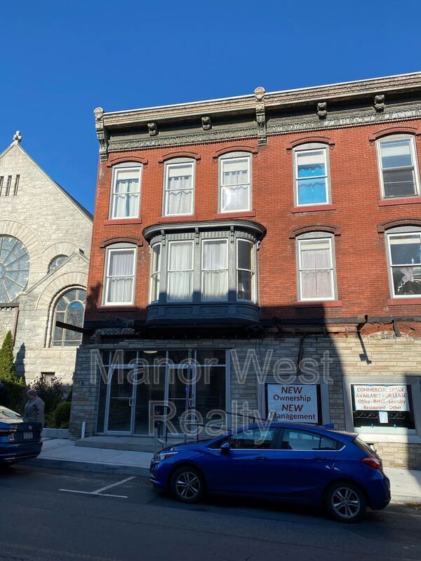 Building Photo - 320 W Market St Rental