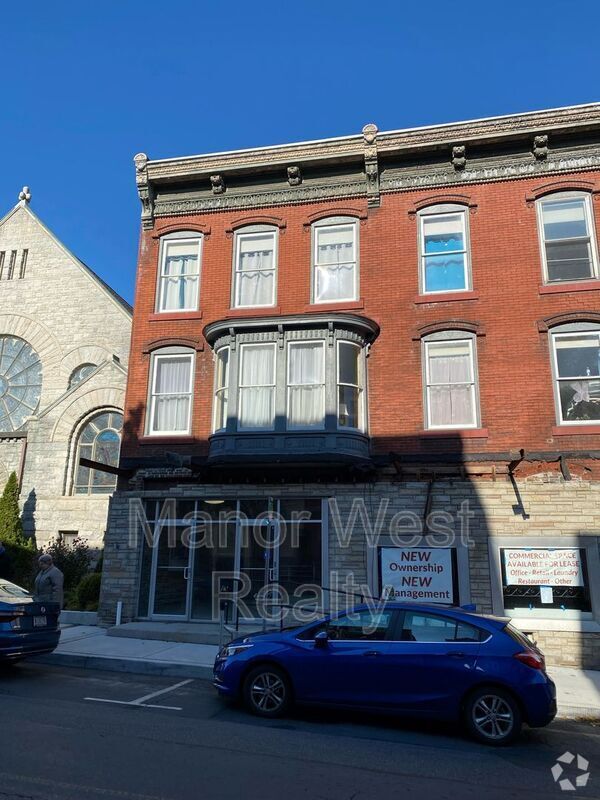 Building Photo - 320 W Market St Rental