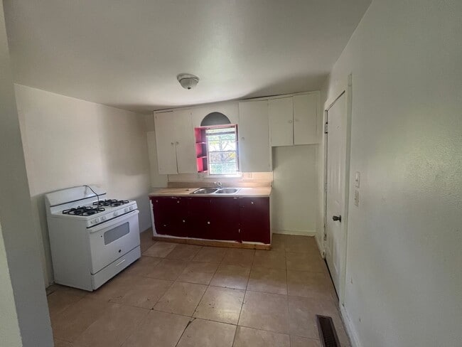 Photo - 1103 S Rd