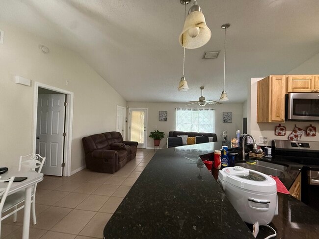 Photo - 218 SW Amesbury Ave