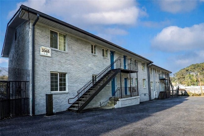 Building Photo - 2065 Alison Ct SW Unit 6