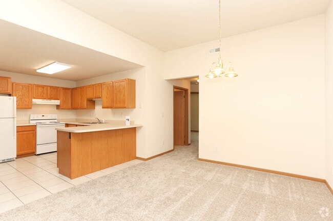2BR, 1BA - 920 SF - Dining Area