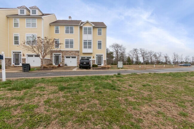 Photo - Waterfront Living in Colonial Beach | Monroe Bay Views | 3BR Townhome w/ Garage | 2,200 Sq Ft