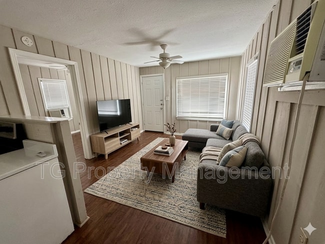 Photo - 5687 Akra Ave