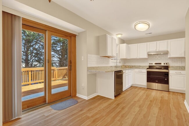 Photo - 8 Suncroft Ct