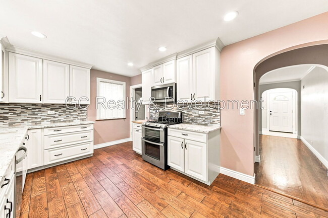 Photo - 6953 W Summerdale Ave