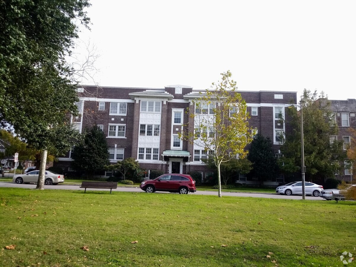 Camelot Court - Camelot Court Apartments
