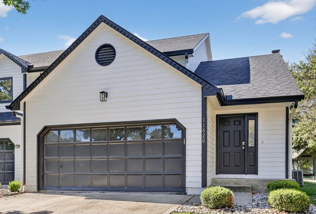 Building Photo - Your Beautifully Remodeled 3BR/2.5BA Townh...