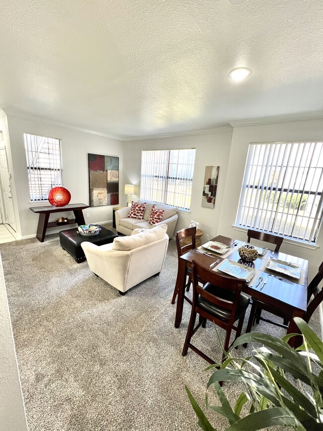 1BR-1BA A2 Living Room/Dining Room