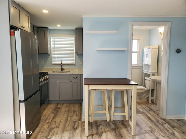 Photo - 115 Dupont Ave