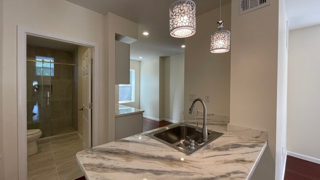 Photo - 939 S Saint Bernard St Unit Apt 3