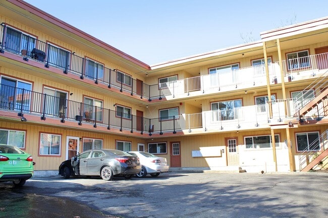 Photo - 930 SW Gibbs St Apartment Unit 2