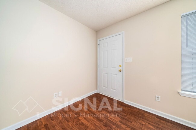 Photo - 1300 Yukon St