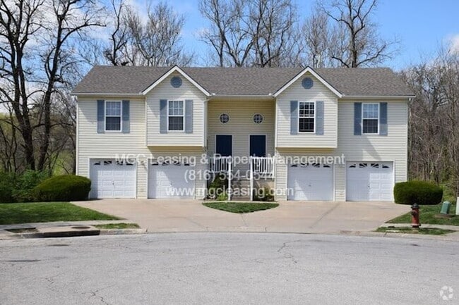 Building Photo - 3 bedroom Duplex with unique floor plan fo... Rental