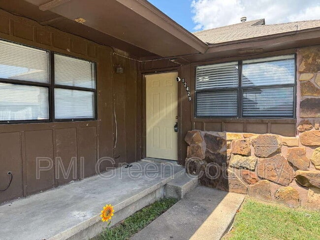 Building Photo - 12429 E 11th Ct Rental