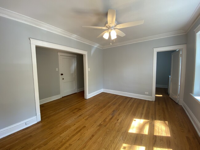 Living Room - 3953 N Hoyne Ave Apartment Unit 2