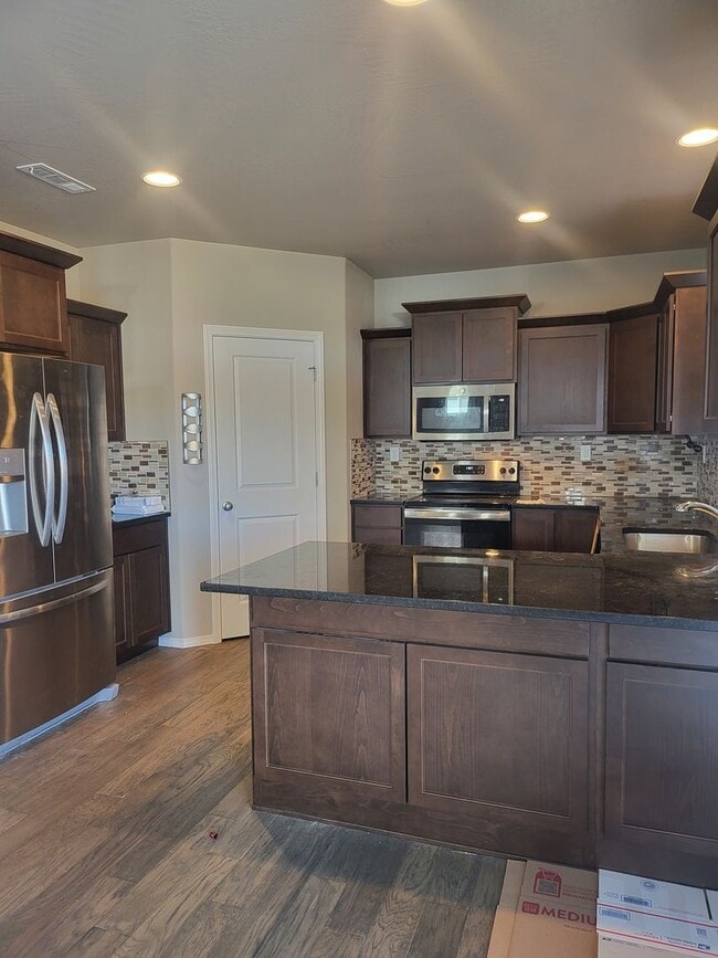 Photo - Beautiful 5 bedroom 3 bath home in Mae Val...