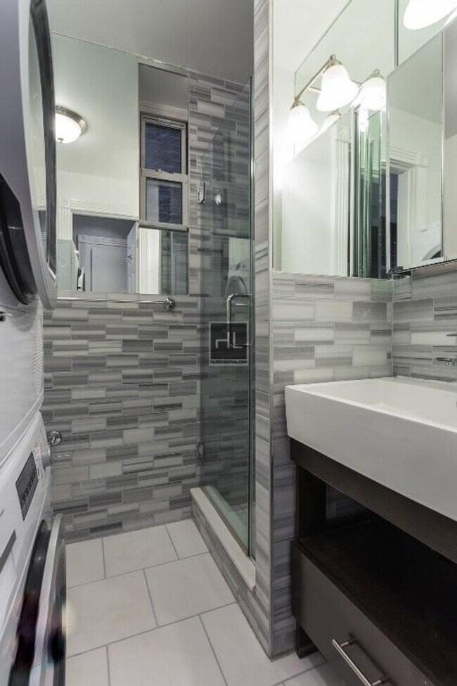 Photo - Mott Street Unit 017