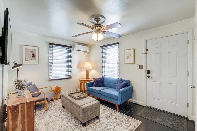 Photo - 2430 S Oakland St Unidad ID1385650P