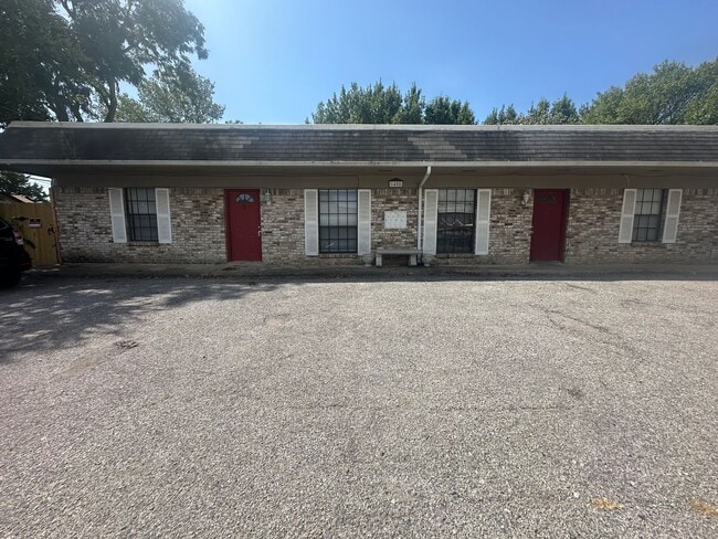 Building Photo - 1408 15th Pl Unit 2