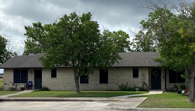 Photo - 1200 Meadow Park Ln