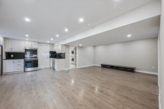 Building Photo - 7485 Hammersley Rd Unit Lower