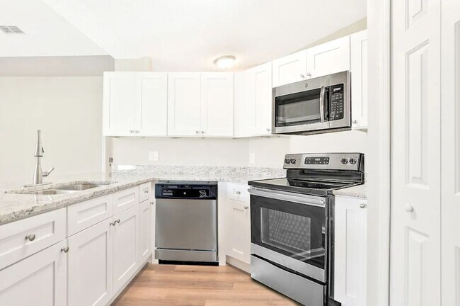 Photo - 678 Regency Way