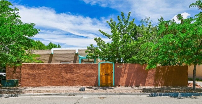 Building Photo - Beautiful Southside Adobe on Vuelta Colorada Rental
